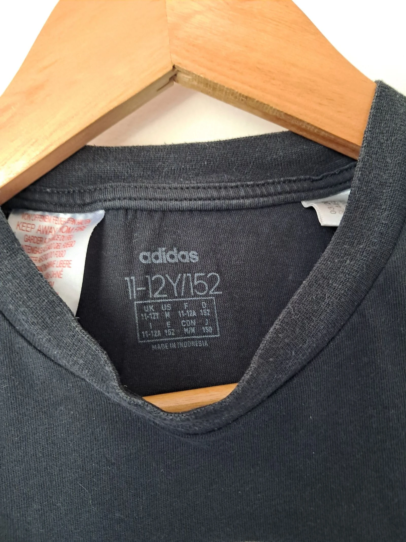 Camiseta de manga curta tamanho 11-12 anos preta adidas – photo 3